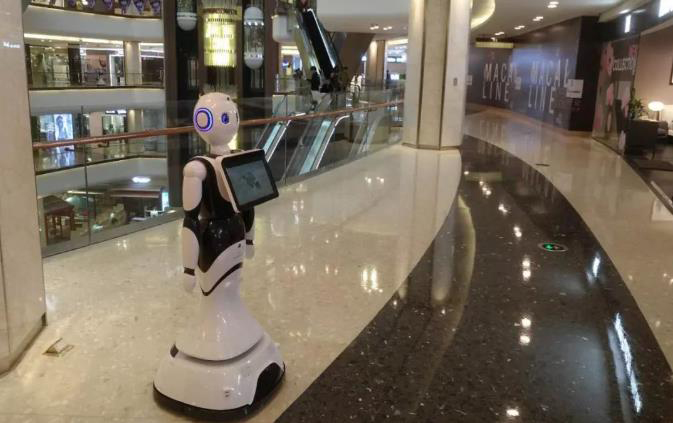 科大讯飞自主移动机器人在商场应用